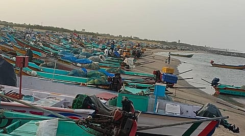 மீனவ குடும்பங்களுக்கு ரூ.8,000 மீன்பிடி தடை கால நிவாரணம் வழங்கல்