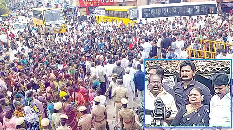 கல்லூரி மாணவிக்கு ஆதரவாகவும், திமுக அரசைக் கண்டித்தும் அரக்கோணம் பழைய பேருந்து நிலையத்தில் நேற்று ஆர்ப்பாட்டத்தில் ஈடுபட்ட அதிமுகவினர். (உள்படம்) கூட்டத்தில் பேசிய முன்னாள் அமைச்சர் வளர்மதி.