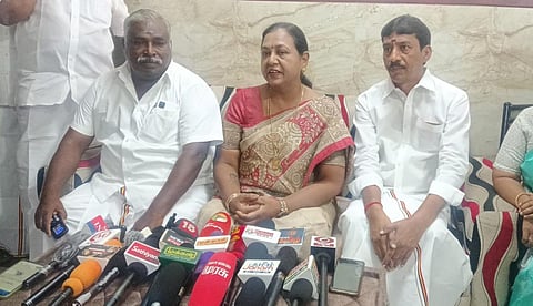 நாமக்கல்லில் நடைபெற்ற செய்தியாளர் சந்திப்பில் தேமுதிக பொதுச் செயலாளர் பிரேமலதா பேசினார்.