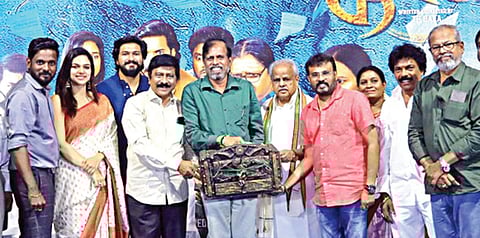 நடிகர்களின் மேலாளர்கள் கதை கேட்க தொடங்கியதால் சினிமா சீரழிகிறது: ஆர்.கே.செல்வமணி வருத்தம்