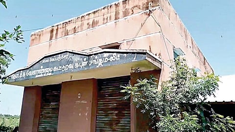 திருத்துறைப்பூண்டி அருகே கூட்டுறவு சங்கத்தில் விவசாயிகள் அடகுவைத்த 500 பவுன் நகை கையாடல்