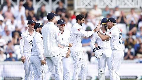 இங்கிலாந்து உடனான டெஸ்ட் போட்டியில் ஃபாலோ-ஆன் ஆடும் ஜிம்பாப்வே