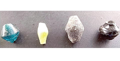 அகழாய்வின்போது கண்டெடுக்கப்பட்ட மணிகள்.