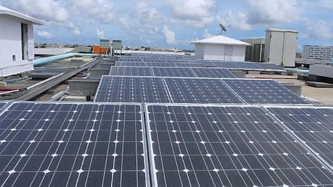 மேற்கூரை சூரியசக்தி மின் நிலையங்களுக்கு ‘நெட்வொர்க் சார்ஜ்’ வசூலிப்பதை மின் வாரியம் ரத்து செய்ய கோரிக்கை