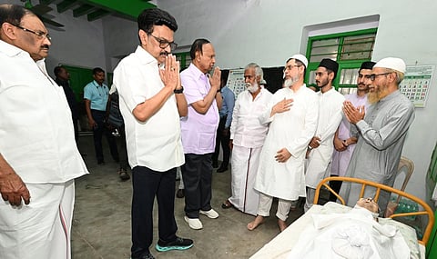 தமிழக அரசின் தலைமை காஜி மறைவு - முதல்வர் ஸ்டாலின் நேரில் அஞ்சலி