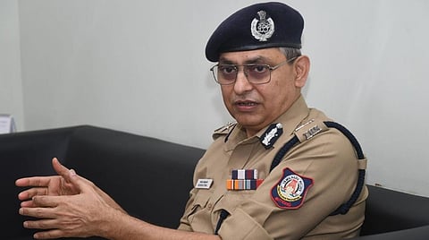 மன அழுத்தம் உள்ளிட்ட பிரச்சினைகளில் போலீஸாரை மீட்க தொடர்பு எண்களை வெளியிட்டார் டிஜிபி