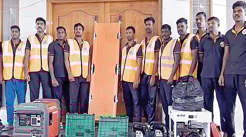 கேரளாவில் தென்மேற்குப் பருவமழை தொடங்கியுள்ள நிலையில், முன்னெச்சரிக்கை நடவடிக்கையாக கொடைக்கானலுக்கு நேற்று வந்த பேரிடர் மீட்புக் குழுவினர்.