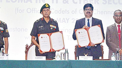 சைபர் செக்யூரிட்டி குறித்து ராணுவ அதிகாரிகளுக்கு பயிற்சி அளிப்பதற்காக, அதிகாரிகள் பயிற்சி மையம் மற்றும் எஸ்ஆர்எம் பல்கலைக்கழகம் இடையே புரிந்துணர்வு ஒப்பந்தம் மேற்கொள்ளப்பட்டது. இந்நிகழ்ச்சியில் அதிகாரிகள் பயிற்சி அகாடமியின் கமாண்டன்ட் லெப்டினன்ட் ஜெனரல் மைக்கேல் ஏ.ஜே. பெர்னாண்டஸ் மற்றும் எஸ்ஆர்எம் பல்கலைக்கழக துணைவேந்தர் டாக்டர் சி.முத்தமிழ் செல்வன் உள்ளிட்டோர் பங்கேற்றனர்.