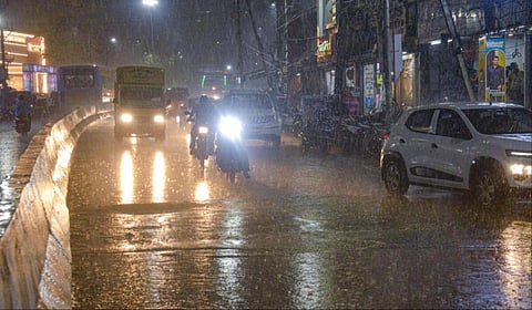 தமிழகத்தின் 8 மாவட்டங்களில் தொடரும் மழை: கோவை, நீலகிரிக்கு மிக கனமழை எச்சரிக்கை