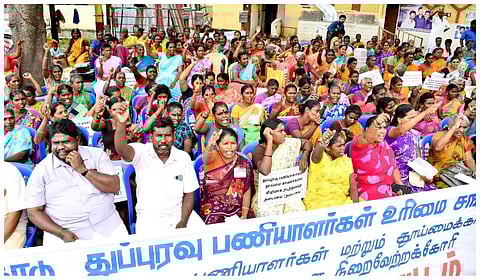தூய்மைப் பணியாளர்களை கடைநிலை அரசு ஊழியராக்கக் கோரி மதுரையில் ஆர்ப்பாட்டம்