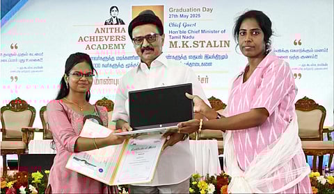 கொளத்தூரில் நடைபெற்ற பல்வேறு நிகழ்ச்சிகளில் கலந்துகொண்ட முதல்வர் ஸ்டாலின் பயனாளிகளுக்கு நலத்திட்ட உதவிகளை வழங்கினார்