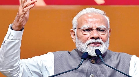 இந்திய பொருளாதாரத்தை வலுப்படுத்த உள்நாட்டு பொருட்களை மட்டுமே வாங்க வேண்டும்: பிரதமர் மோடி அழைப்பு