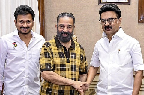 தமிழக முதல்வர் ஸ்டாலின், துணை முதல்வர் உதாநிதி ஸ்டாலினுடன் மநீம தலைவர் கமல்ஹாசன் | கோப்புப்படம்