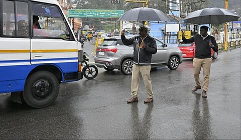 கோவை, நீலகிரிக்கு அடுத்த 2 நாட்களுக்கு ‘ரெட் அலர்ட்’ - வானிலை ஆய்வு மையம்
