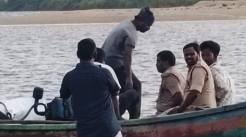 கோதாவரி நதியில் குளிக்க சென்ற 8 பேர் சடலமாக மீட்பு