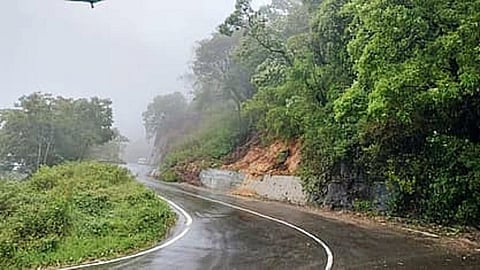 நீலகிரியில் தொடரும் கனமழை: பொதுமக்கள், சுற்றுலா பயணிகள் பாதுகாப்புடன் இருக்க அறிவுறுத்தல்