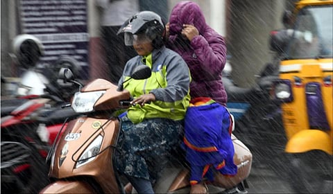 கோவை, நீலகிரி உட்பட 8 மாவட்டங்களில் நாளை கனமழைக்கு வாய்ப்பு