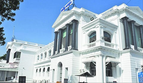 பெண் ஊழியர்களின் தகுதிகாண் பருவ கணக்கில் மகப்பேறு விடுப்பு சேர்த்து அரசாணை வெளியீடு