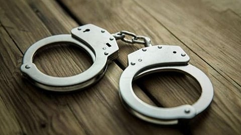 காஷ்மீரில் 2 லஷ்கர் தீவிரவாதிகள் கைது: ஏகே56 ரக துப்பாக்கிகள், குண்டுகள் பறிமுதல்