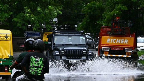 கேரளாவில் கனமழை; 3 மாவட்டங்களுக்கு ரெட் அலர்ட் - பள்ளி, கல்லூரிகளுக்கு விடுமுறை!
