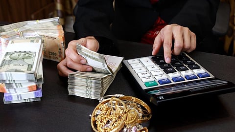 நகைக் கடன் கட்டுப்பாடுகள்: எளிய மக்கள் மீது கவனம் இருக்கட்டும்!