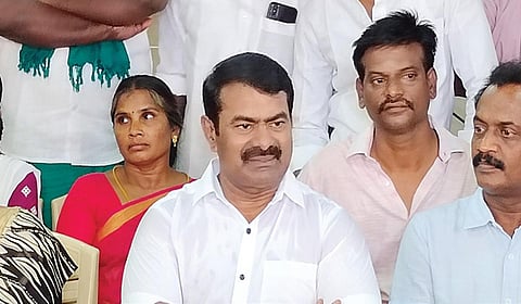 மதுரையில் செய்தியாளர்களிடம் பேசிய நாம் தமிழர் கட்சியின் தலைமை ஒருங்கிணைப்பாளர் சீமான். | படம்: எஸ்.கிருஷ்ணமூர்த்தி |