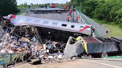 ரஷ்யாவில் பாலம் இடிந்து விழுந்து 7 பேர் உயிரிழப்பு: உக்ரைன் சதியா என விசாரணை