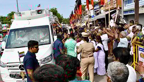 மதுரையில் 2-வது நாளாக ரோடு ஷோவில் மக்களை சந்தித்த முதல்வர் மு.க.ஸ்டாலின்