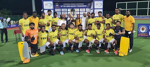 கோவில்பட்டியில் நடந்த அகில இந்திய ஹாக்கி போட்டியின் இறுதி ஆட்டத்தில் வெற்றி பெற்ற புதுடெல்லி மத்திய நேரடி வரிகள் வாரிய அணிக்கு லட்சுமி அம்மாள் நினைவுக் கோப்பை மற்றும் ரூ.2 லட்சம் ரொக்கப் பரிசு வழங்கப்பட்டது