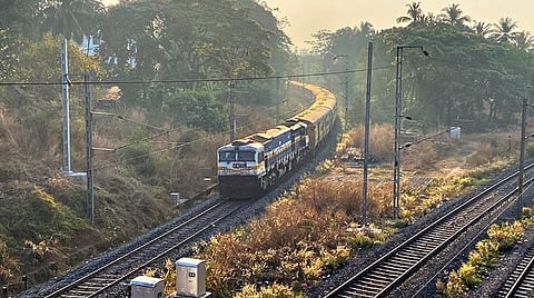 தமிழக ரயில்வே திட்டங்களுக்கு ஒதுக்கப்பட்ட நிதியை திருப்பி அனுப்பிய தெற்கு ரயில்வே: மக்கள் அதிர்ச்சி