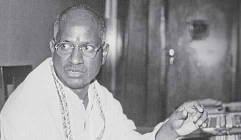 ஒரு நதி போல் இருக்க வேண்டும் இசை! - இளையராஜா | ரீவைண்ட் பேட்டி