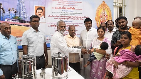 குழந்தைகளுக்கு காய்ச்சிய பால் வழங்கும் திட்டம்: அமைச்சர் சேகர்பாபு தொடங்கி வைத்தார்