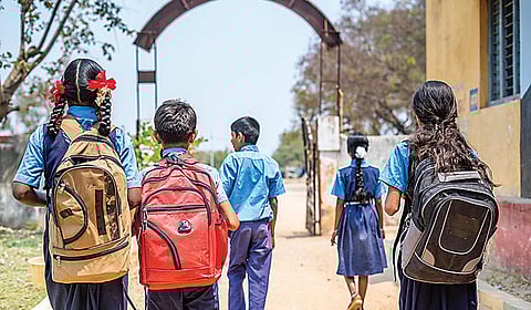 மாணவர்களும் ஆசிரியர்களும் இணைந்து நடைபோடுங்கள்!