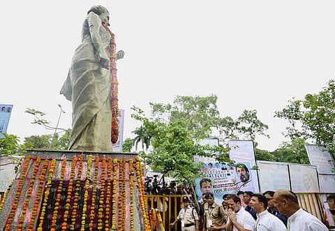 “ராகுல் காலணியை கழற்றாமல் இந்திரா காந்திக்கு அஞ்சலி செலுத்தியது பிடிக்கவில்லை” - ம.பி முதல்வர்