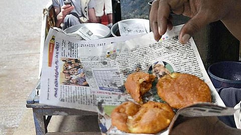 அச்சிட்ட காகிதங்களில் நேரடியாக உணவு தர கூடாது: வணிகர்களுக்கு உணவு பாதுகாப்பு துறை உத்தரவு