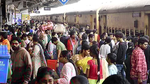 ரயில் டிக்கெட்டுகள் முன்பதிவில் மோசடி: 2.5 கோடி போலி கணக்குகளை முடக்கியது ரயில்வே