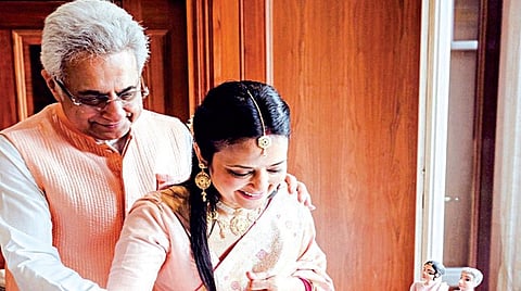 பினாகி மிஸ்ராவுடன், மஹுவா மொய்த்ரா.