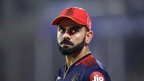 உயிரிழந்த ஆர்சிபி ரசிகர்களின் குடும்பத்தினரை கோலி சந்திக்காதது ஏன்? - வைரலாகும் கேள்வி