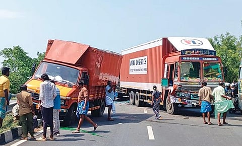 சென்னை - திருச்சி தேசிய நெடுஞ்சாலையில் வாகனங்கள் அடுத்தடுத்து மோதி 10 பேர் காயம்