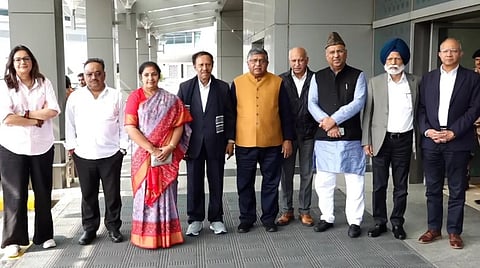 உலக அரங்கில் பாகிஸ்தான் தனிமைப்படுத்தப்படும்: எம்.பி.க்கள் குழு கருத்து