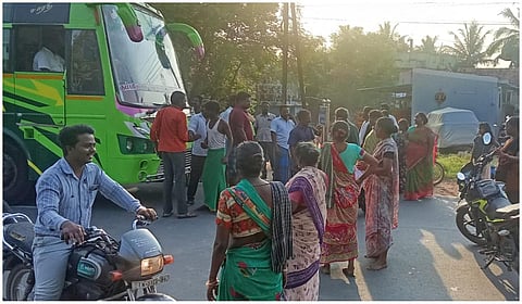 வடலூரில் குடிநீர் கேட்டு காலி குடங்களுடன் பொதுமக்கள் சாலை மறியல்