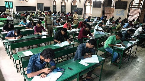 ‘இந்து தமிழ் திசை’ செய்தி வெளியிட்ட நிலையில் தமிழகத்தில் போலீஸ் எஸ்ஐ-க்கான போட்டி தேர்வு தள்ளிவைப்பு