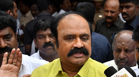 வேட்பாளர் படிவங்களில் கையெழுத்திட பழனிசாமிக்கு அதிகாரமில்லை: புகழேந்தி