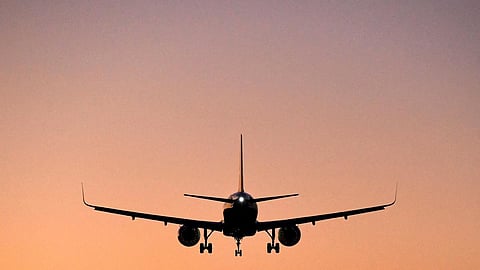 அகமதாபாத் விபத்து எதிரொலி: நடுவானில் பறந்த விமானம் திடீரென சென்னை திரும்பியது