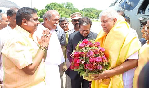 குடியரசு துணைத் தலைவர் புதுச்சேரி வருகை: ஆளுநர், முதல்வர் வரவேற்பு