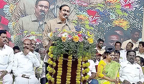 திருவள்ளூரில் நேற்று நடந்த பாமக பொதுக்குழுவில், கட்சியின் தலைவர் அன்புமணி உள்ளிட்டோர் பங்கேற்றனர்.