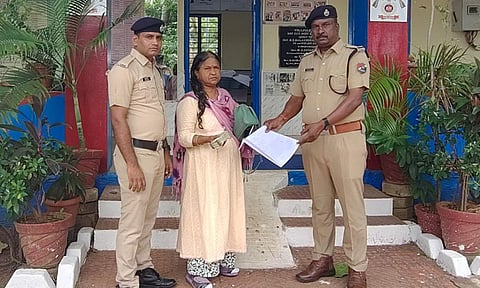 சென்னை மின்சார ரயிலில் பெண் பயணி தவறவிட்ட ரூ.1.32 லட்சம்: 15 நிமிடத்தில் மீட்டுத் தந்த ஆர்பிஎஃப்