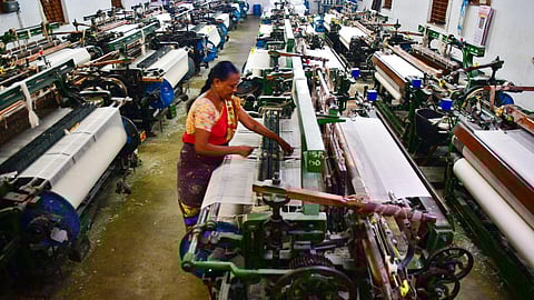 தமிழகத்தில் நலிவடைந்து வரும் ஜவுளித் தொழில் - என்னதான் காரணம்?