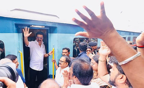 ரயிலில் சாதாரண வகுப்பு பெட்டிகளை குறைப்பது, கட்டணங்களை உயர்த்துவது வேண்டாம்: ஸ்டாலின்