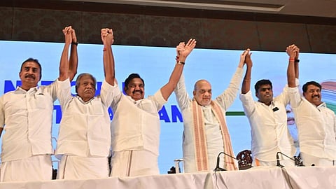 அதிமுக - பாஜக கூட்டணி அமைக்கப்பட்ட நாளில் எடுக்கப்பட்ட புகைப்படம்.